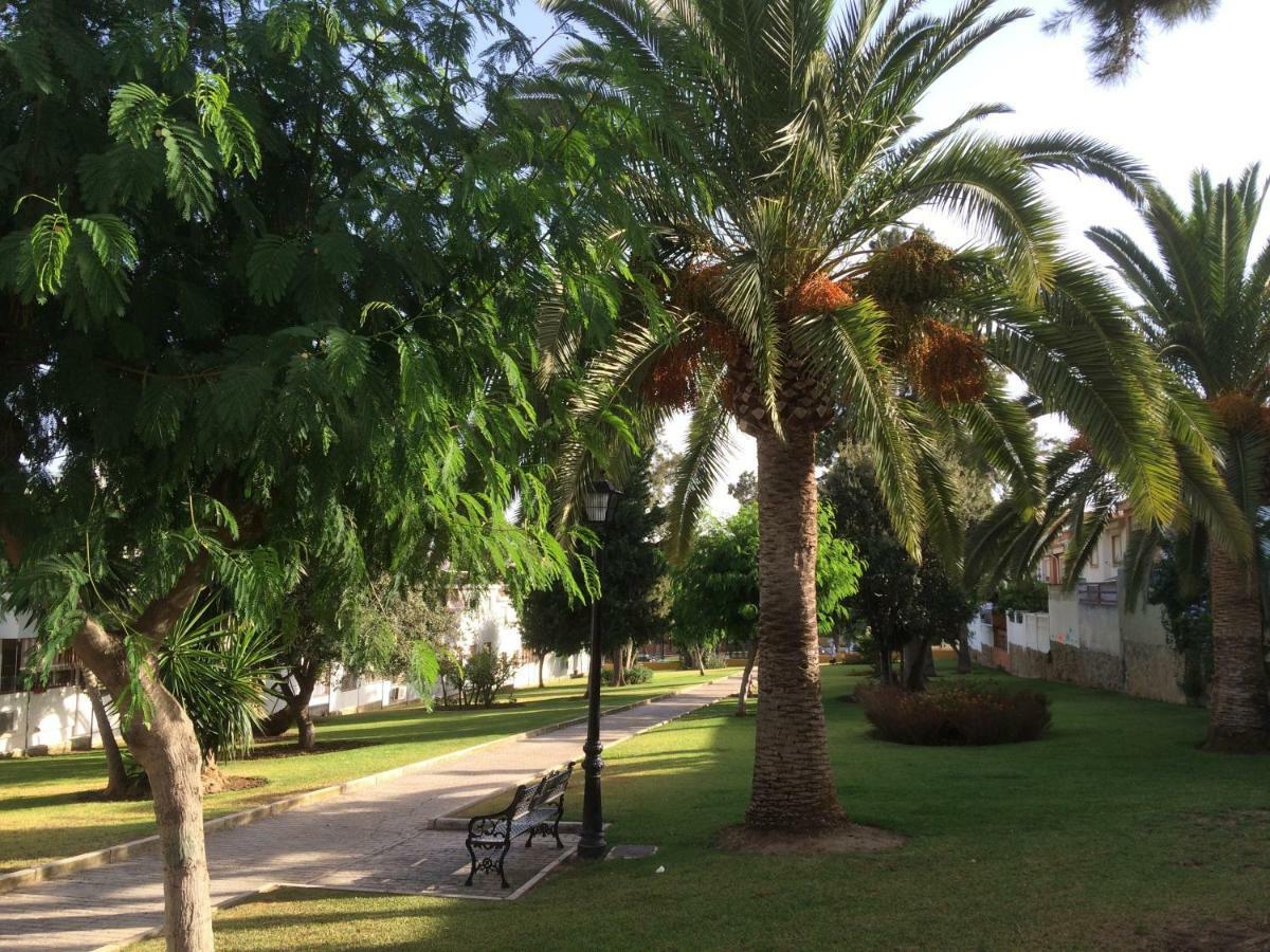 Apartment With Private Patio Fuengirola Esterno foto