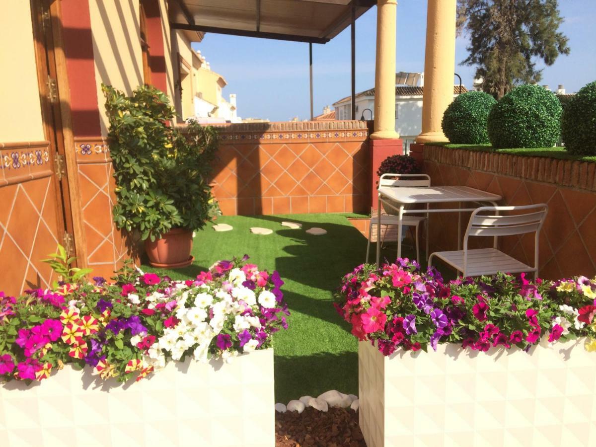 Apartment With Private Patio Fuengirola Esterno foto