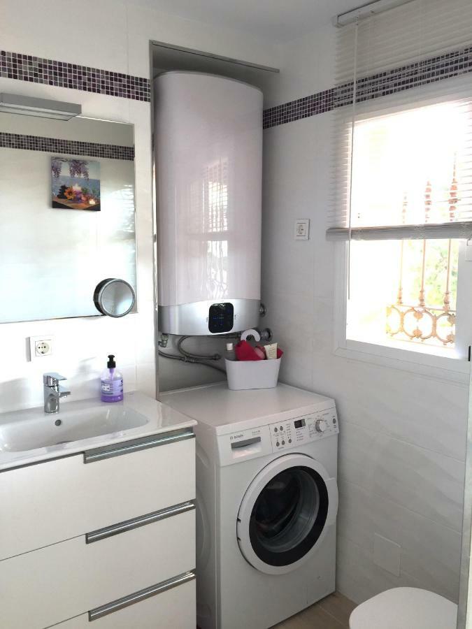 Apartment With Private Patio Fuengirola Esterno foto