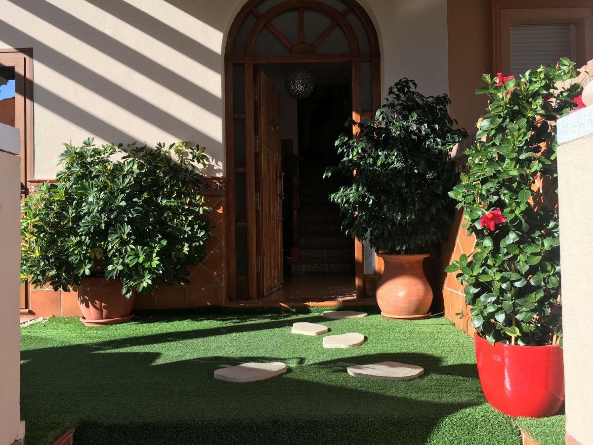 Apartment With Private Patio Fuengirola Esterno foto
