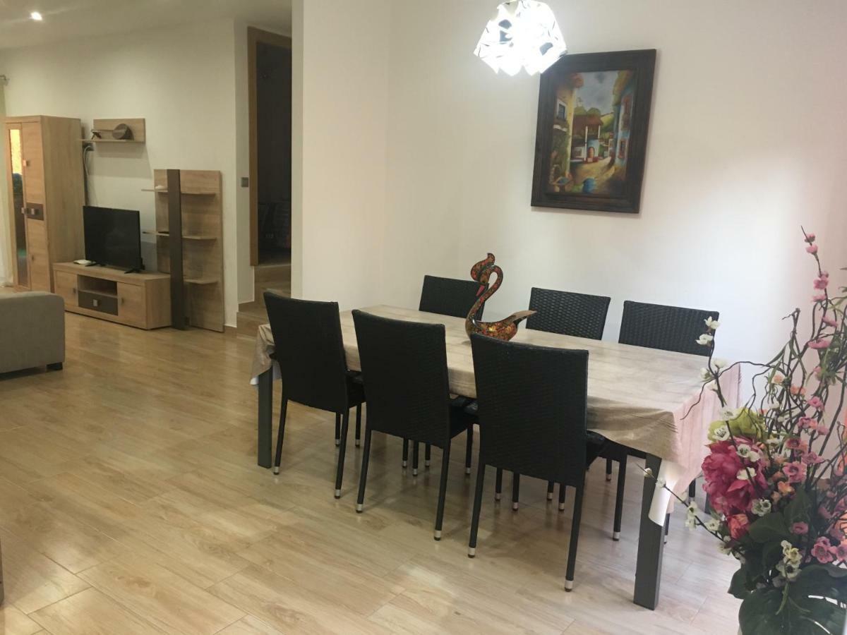 Apartment With Private Patio Fuengirola Esterno foto
