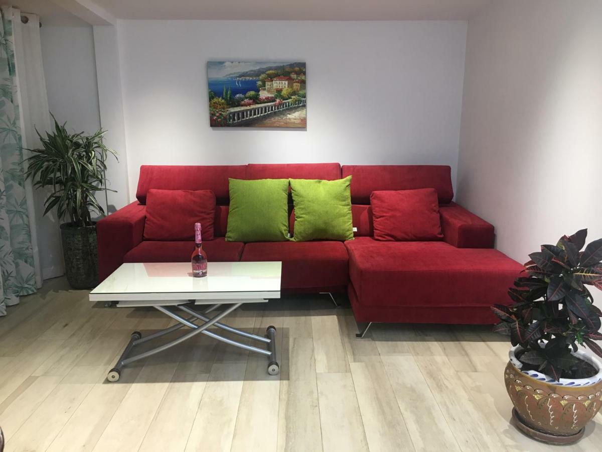 Apartment With Private Patio Fuengirola Esterno foto