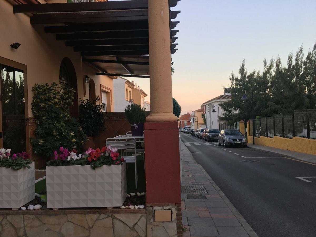 Apartment With Private Patio Fuengirola Esterno foto