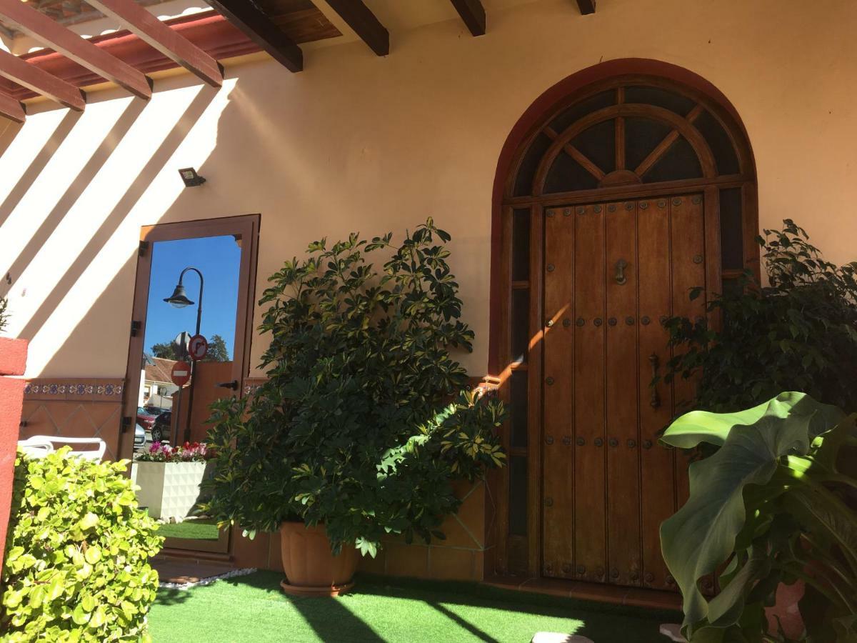 Apartment With Private Patio Fuengirola Esterno foto