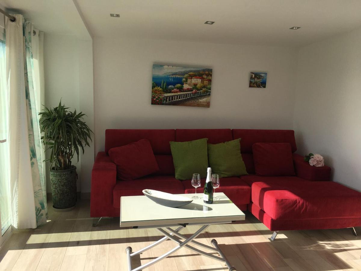 Apartment With Private Patio Fuengirola Esterno foto