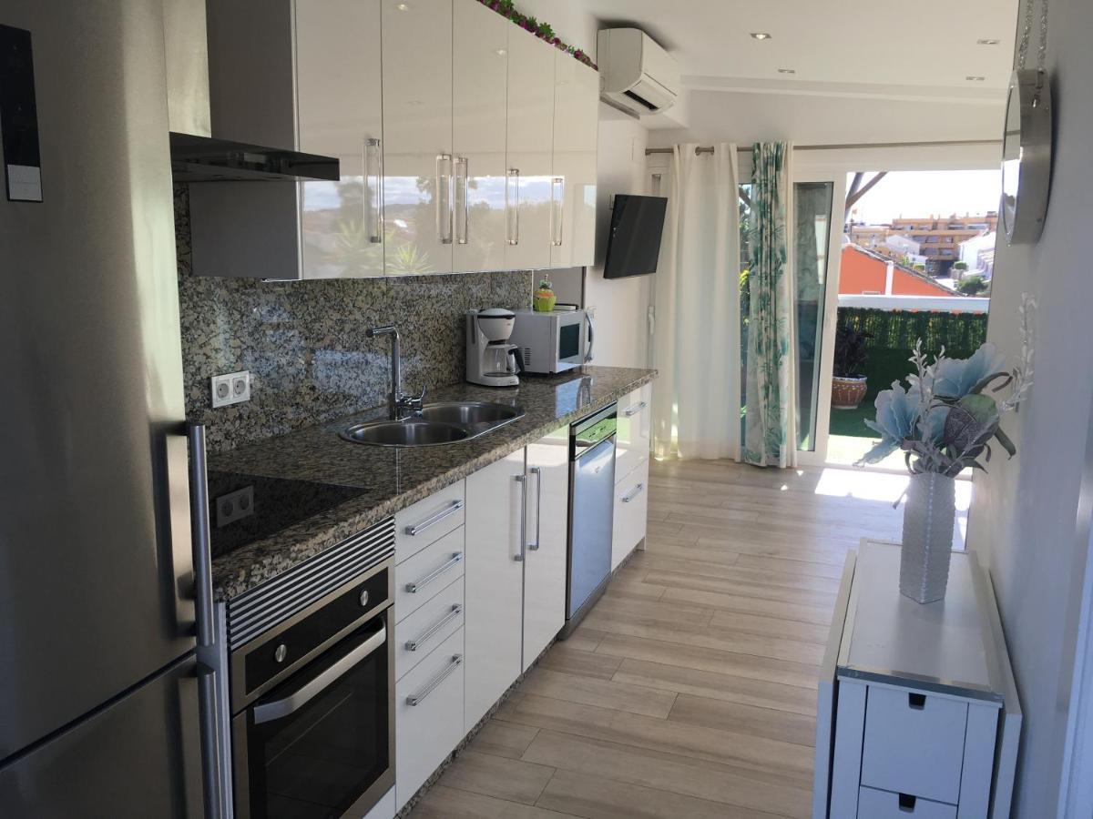 Apartment With Private Patio Fuengirola Esterno foto